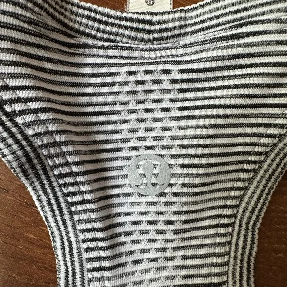 Lululemon Swiftly Tech Racerback Tank Black White Stripe Womens Sz 8 - Picture 8 of 8